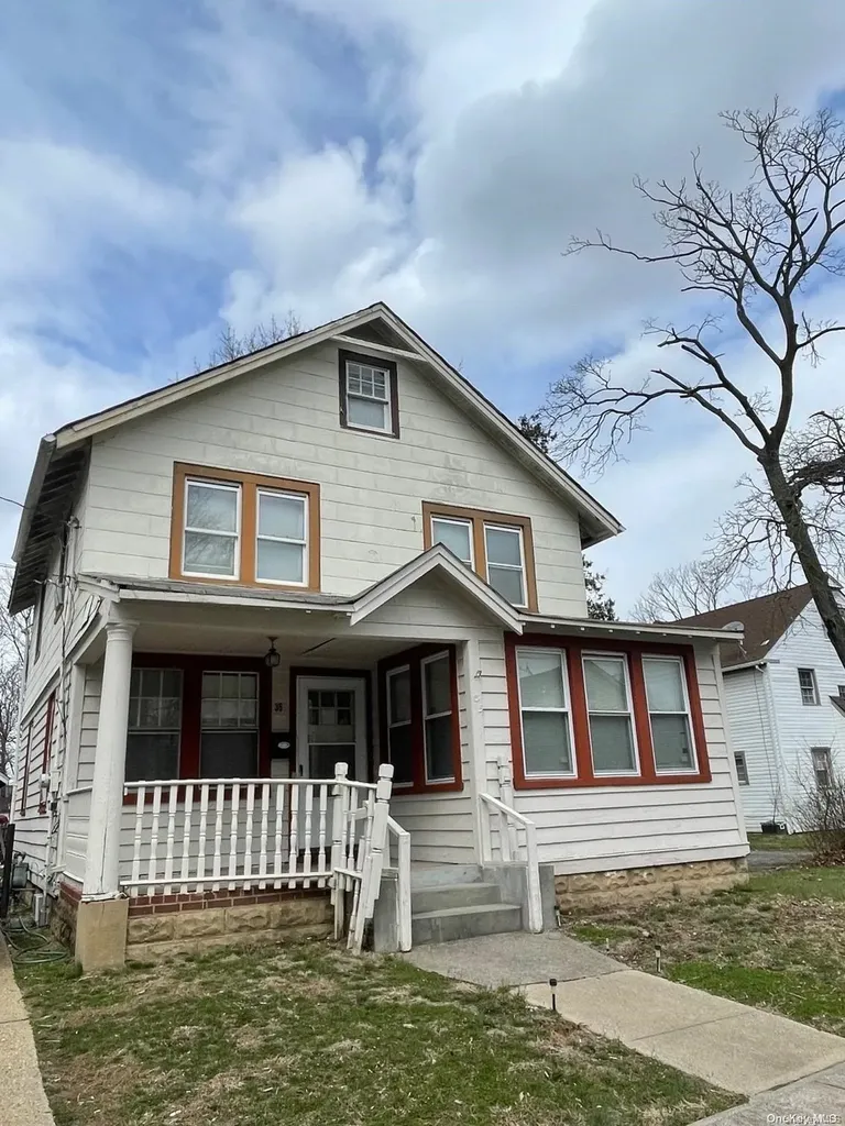 35 Delaware Place Hempstead NY 11550