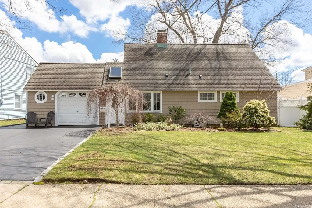 39 Shepherd Lane Levittown NY 11756