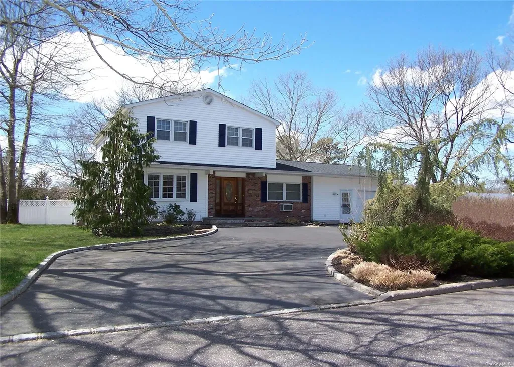 2 Justin Drive Medford NY 11763