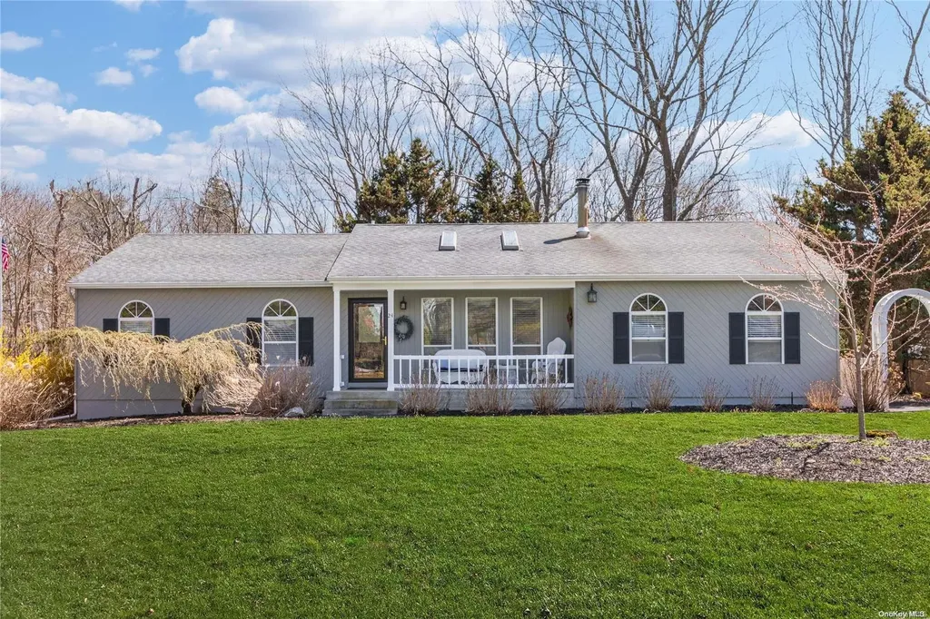 24 Manorage Road Manorville NY 11949
