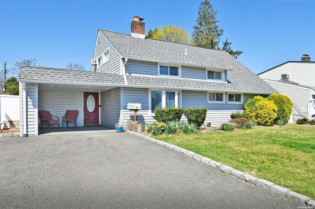 85 Horn Lane Levittown NY 11756