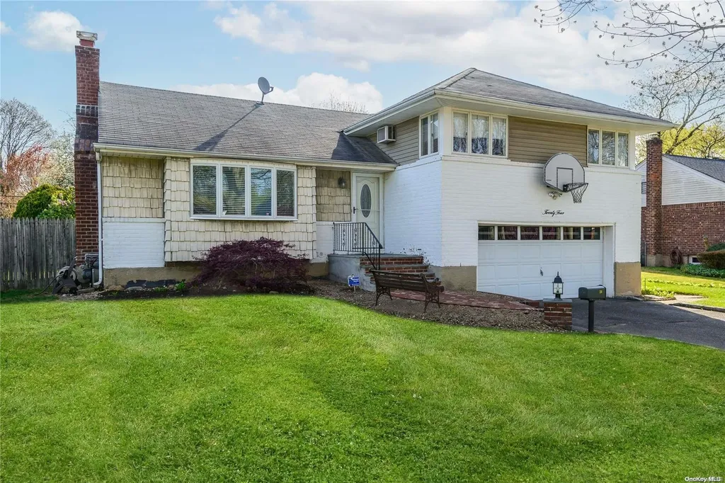 24 Reed Lane Westbury NY 11590
