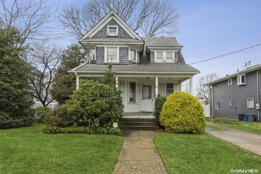 92 Elliott Place Freeport NY 11520
