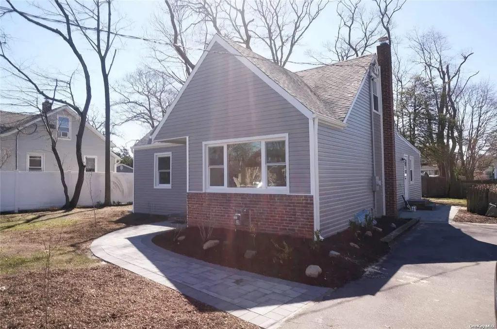 32 Oak Street Islip NY 11751