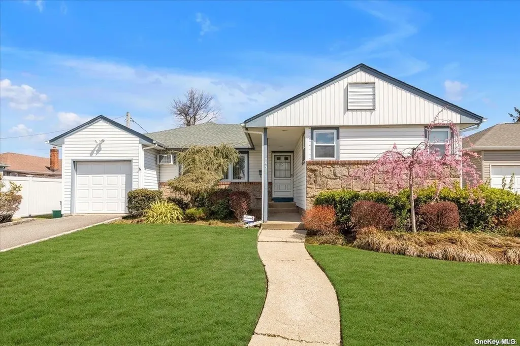 889 Iris Drive North Bellmore NY 11710