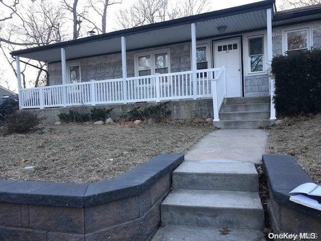 42 Lorring Street Patchogue NY 11772