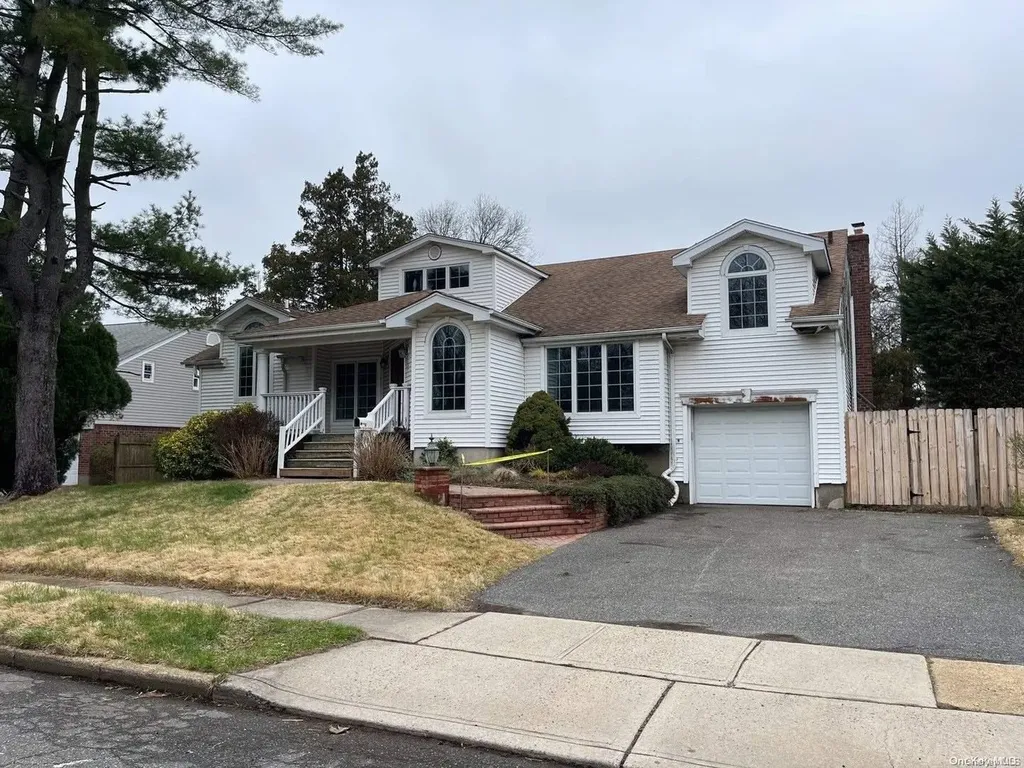 40 Berkley Lane Syosset NY 11791