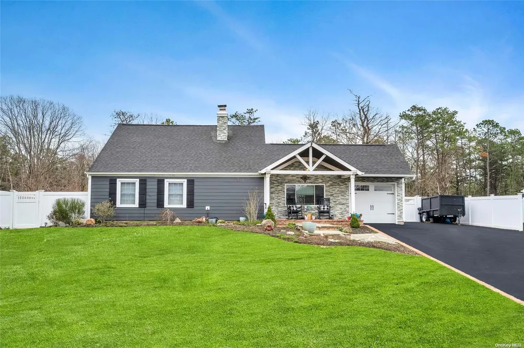 61 White Pine Way Medford NY 11763