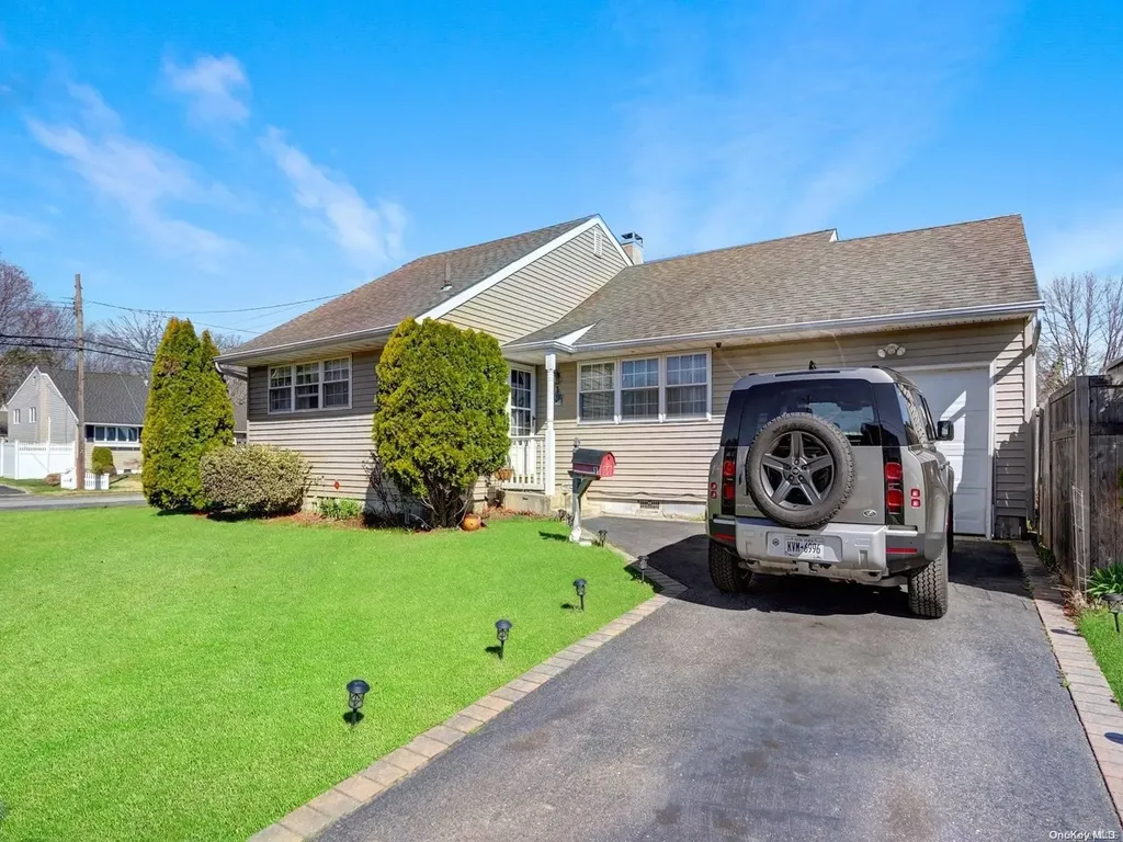 1 Jeffrey Lane North Babylon NY 11703