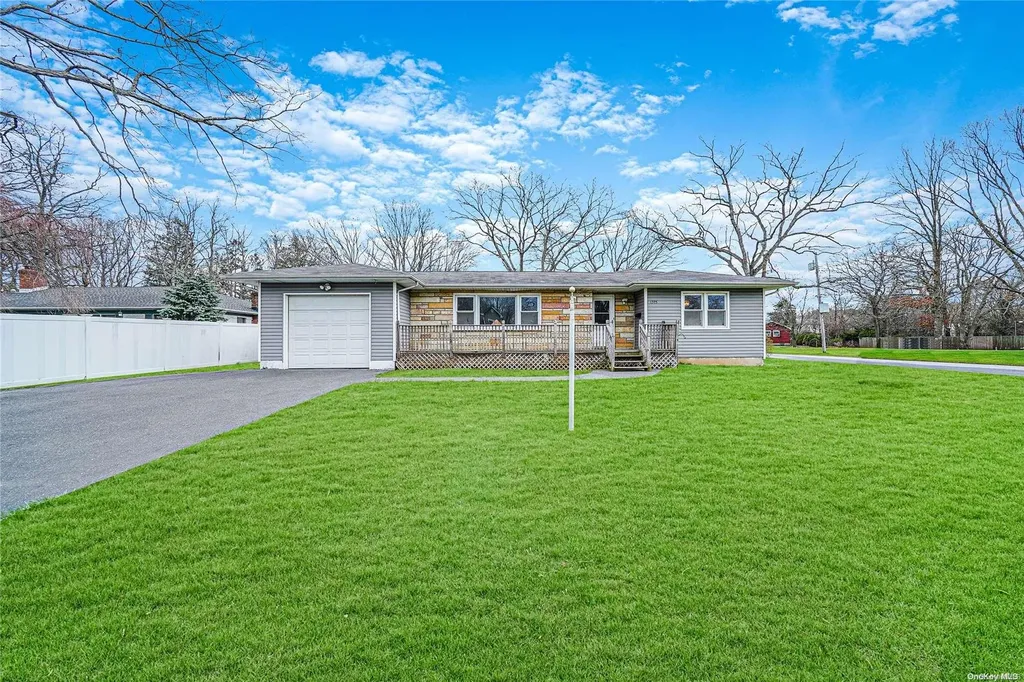 1375 Thompson Drive Bay Shore NY 11706