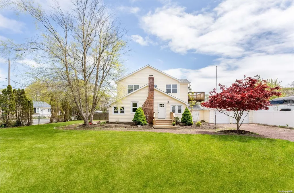 121 Huntington Drive Mastic Beach NY 11951