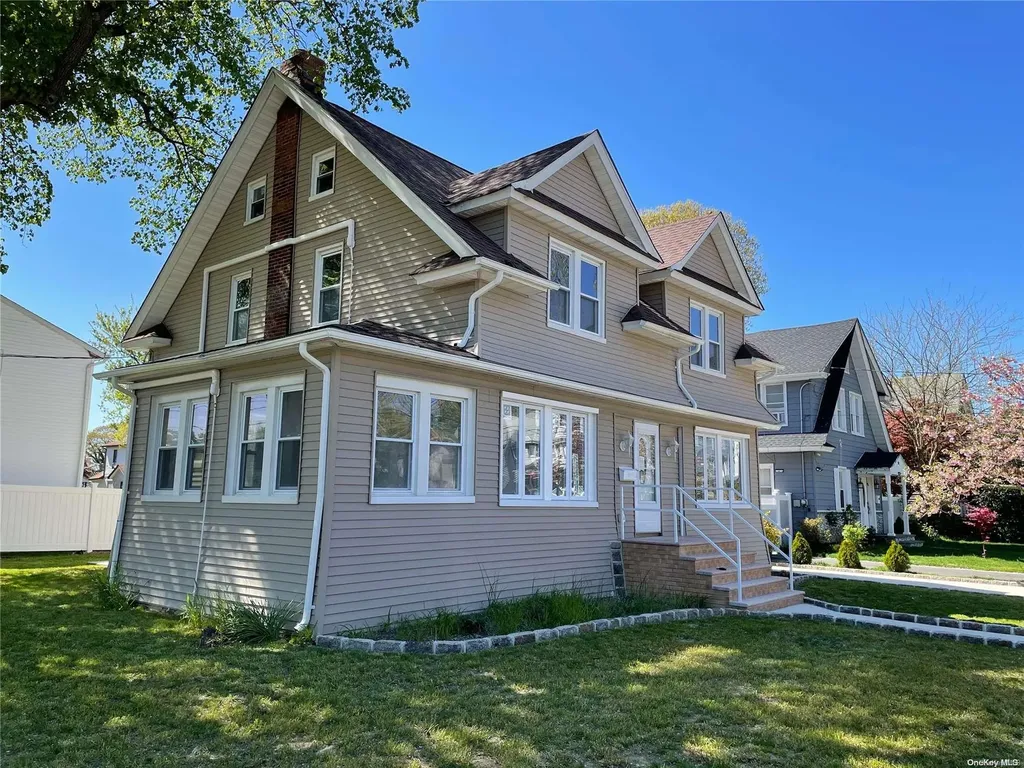 112 Elliott Place Freeport NY 11520