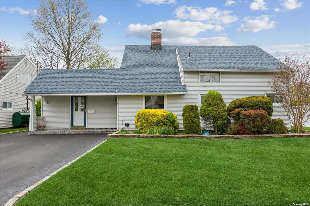 2 Topper Lane Levittown NY 11756