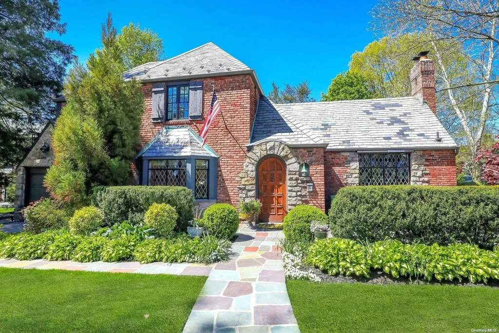 55 Rolling Hill Road Manhasset NY 11030