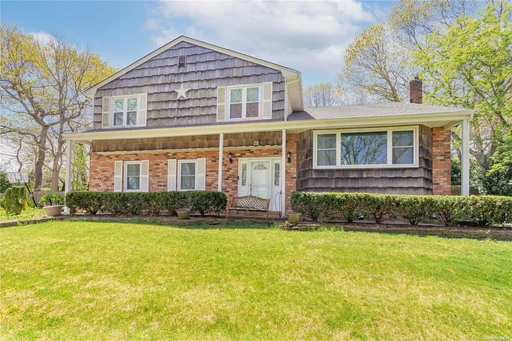 28 Ivy Hill Drive Smithtown NY 11787