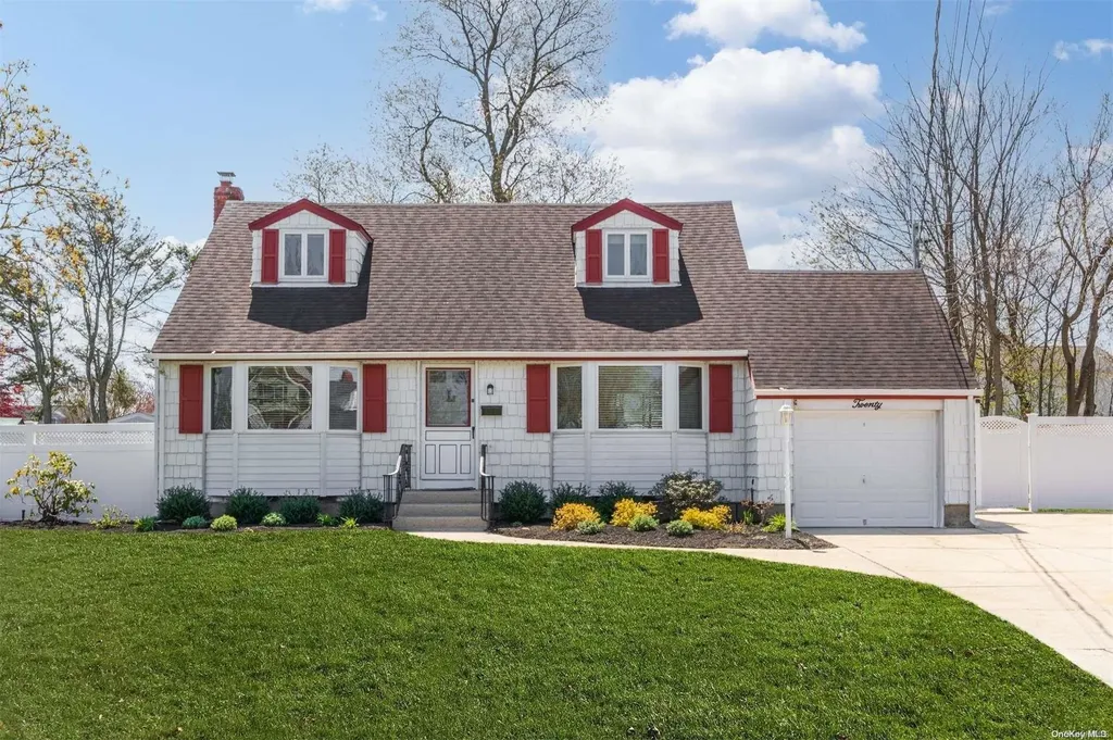 20 Dulittle Street North Babylon NY 11703