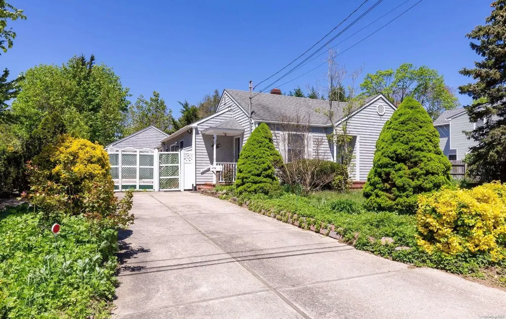 6 Burlington Boulevard Smithtown NY 11787