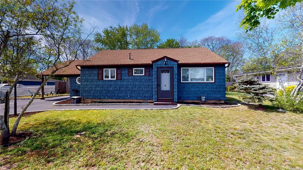 35 Sunset Drive Centereach NY 11720