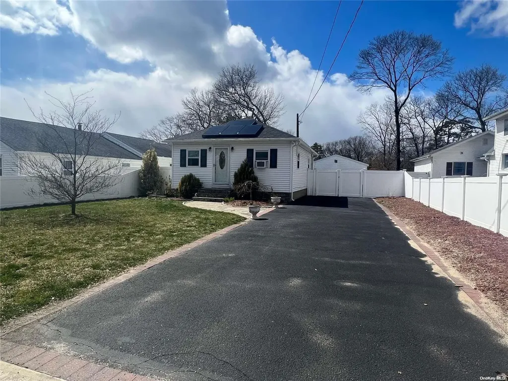 242 Magnolia Drive Selden NY 11784