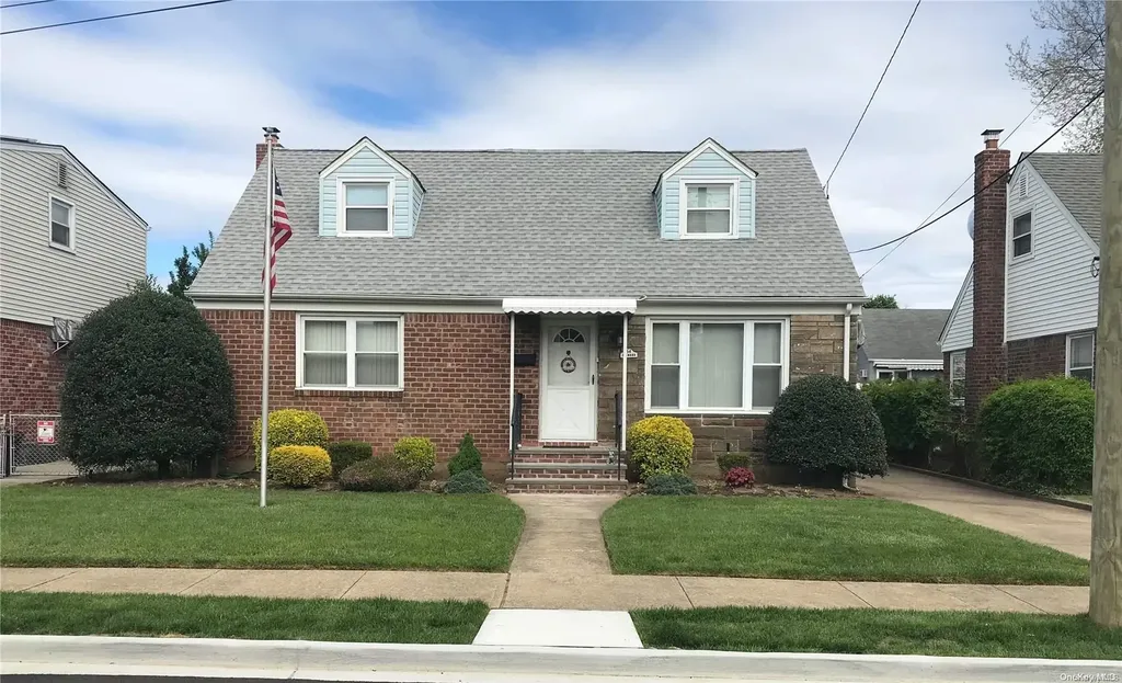 54 12th Avenue Mineola NY 11501