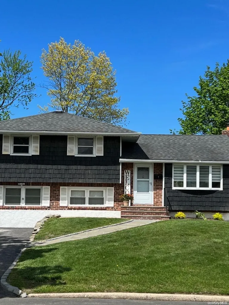 1 Gardenia Drive Commack NY 11725