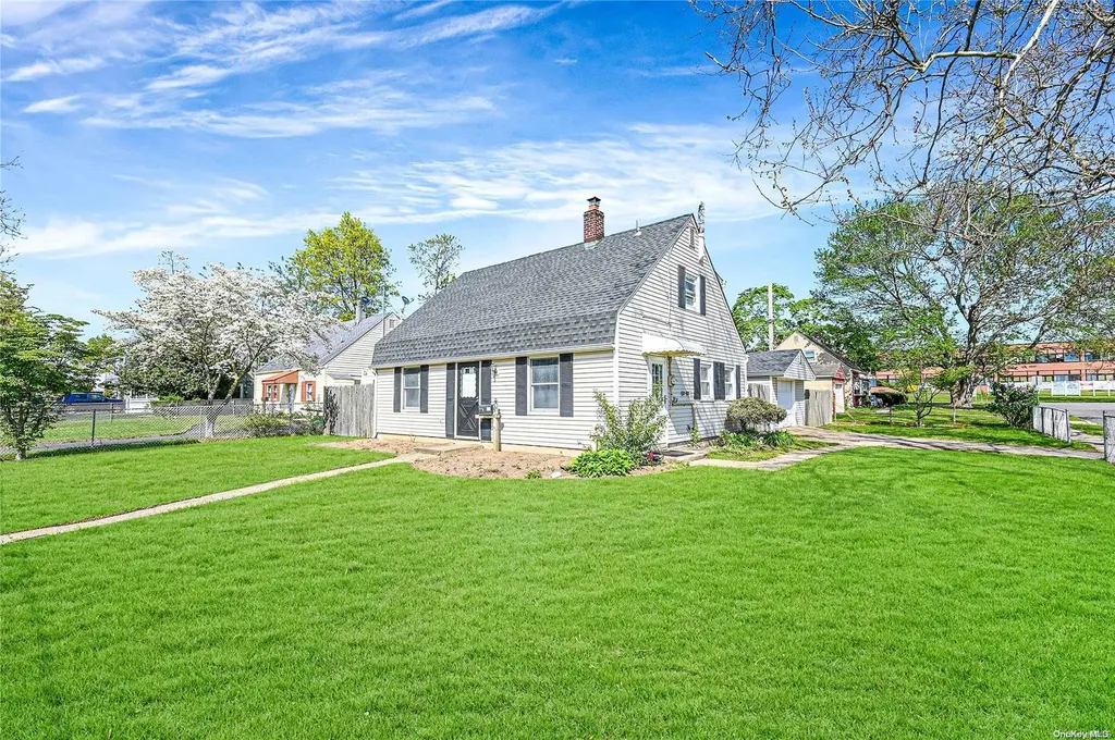 55 Valley Road Levittown NY 11756