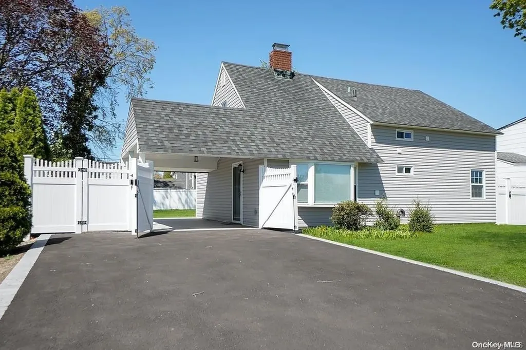 291 Willowood Drive Wantagh NY 11793