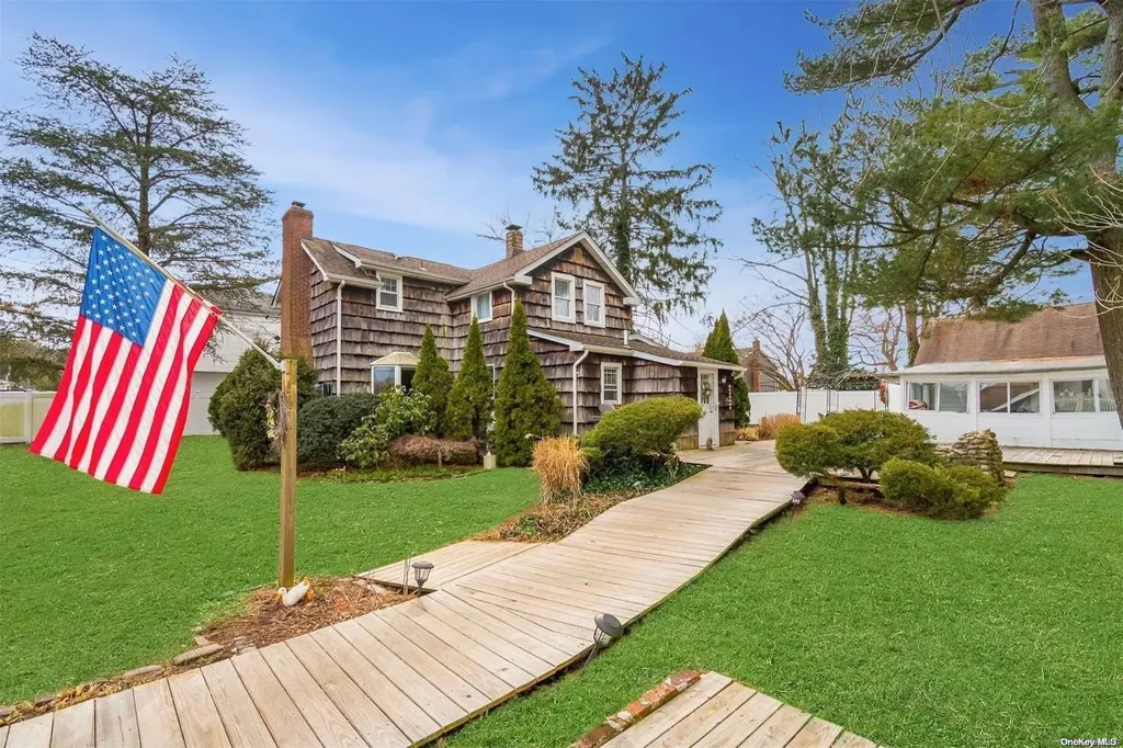 6 Hobson Place Huntington NY 11743