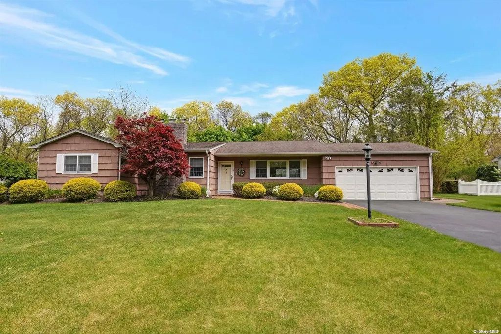 91 River Heights Drive Smithtown NY 11787