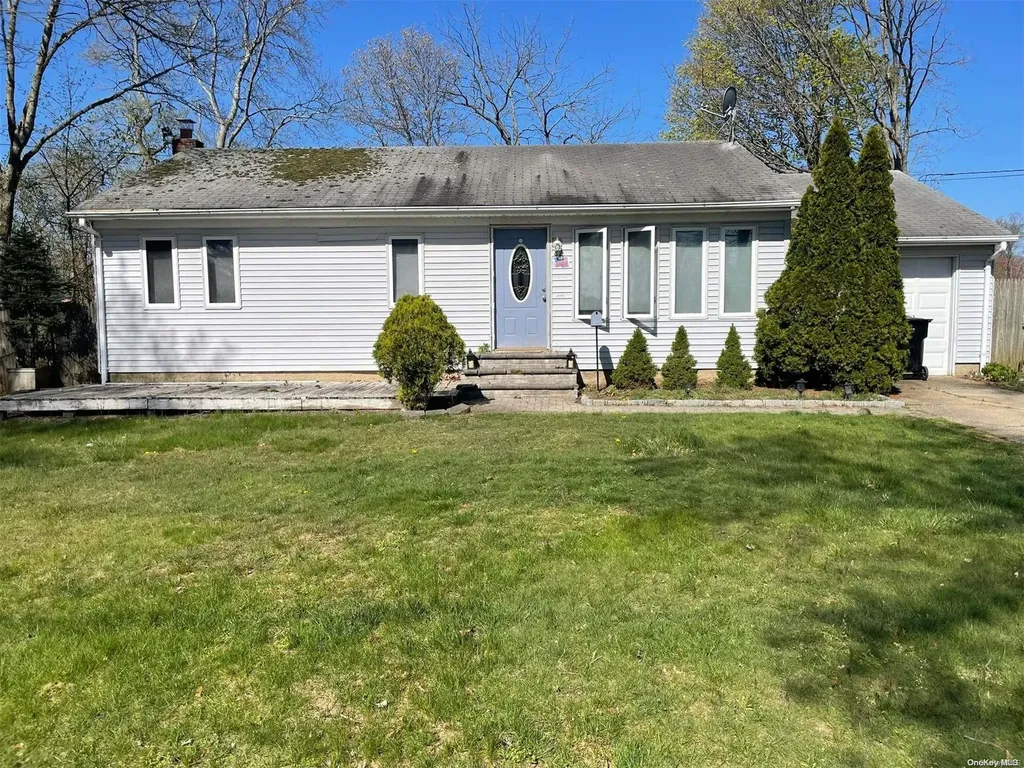 82 Toomey Road West Islip NY 11795