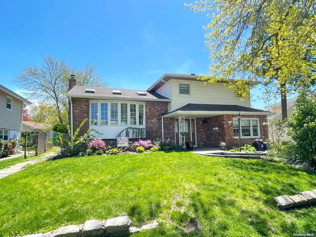 548 Meryl Drive Westbury NY 11590