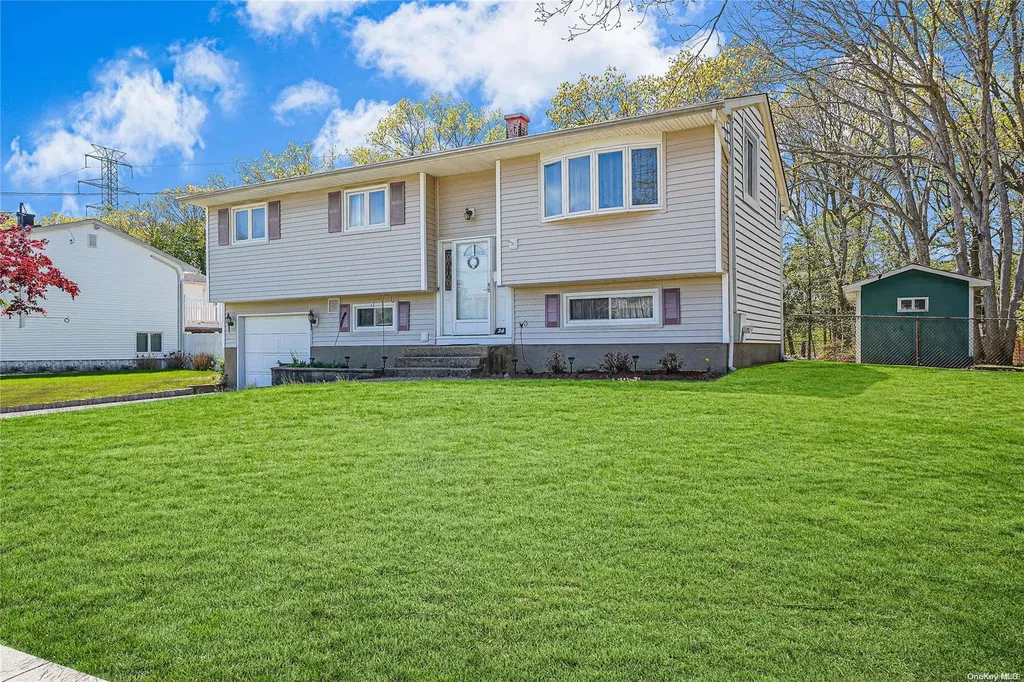36 University Drive Ronkonkoma NY 11779