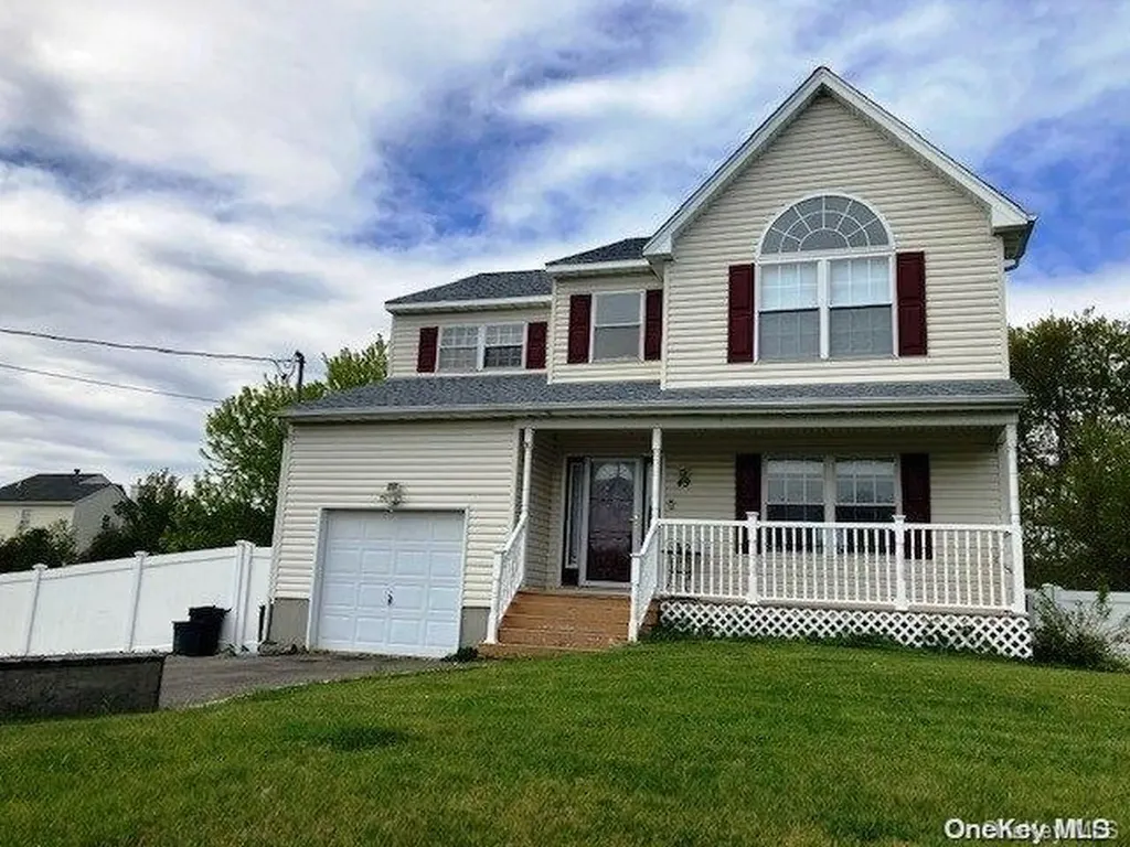 49 Kent Drive Shirley NY 11967