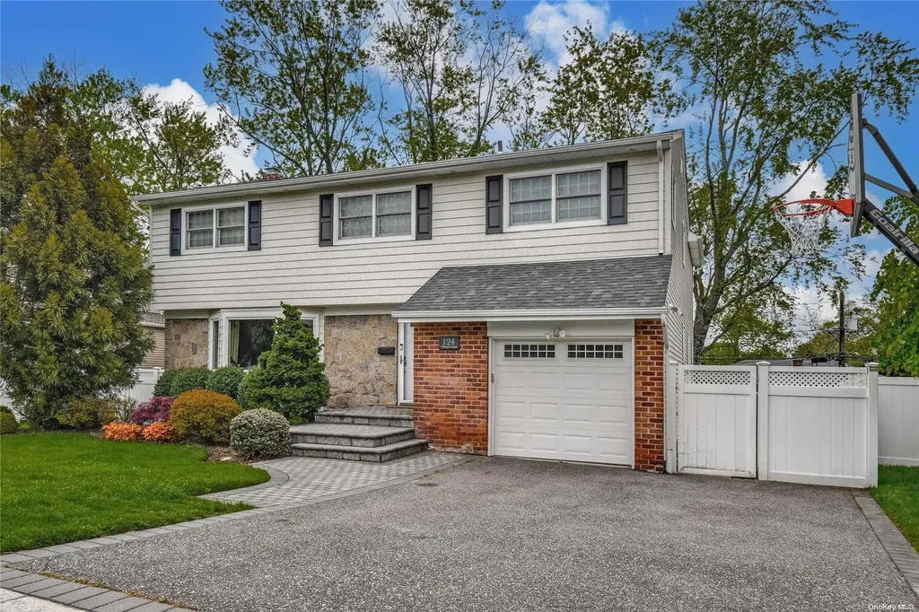 124 Orleans Lane Jericho NY 11753