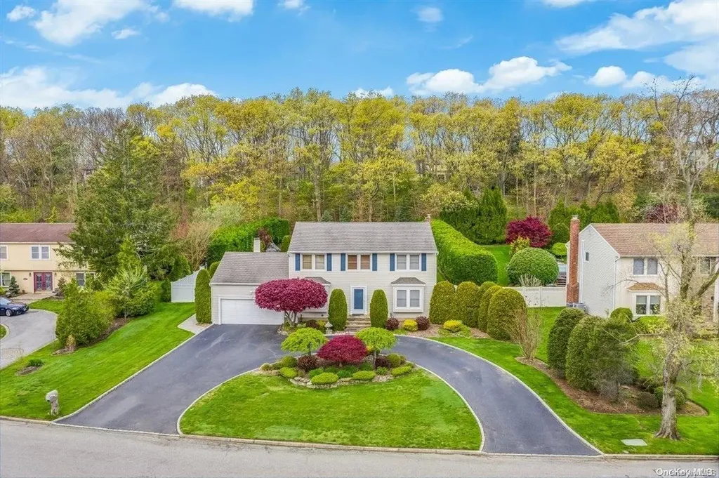 74 Stonehurst Lane Dix Hills NY 11746