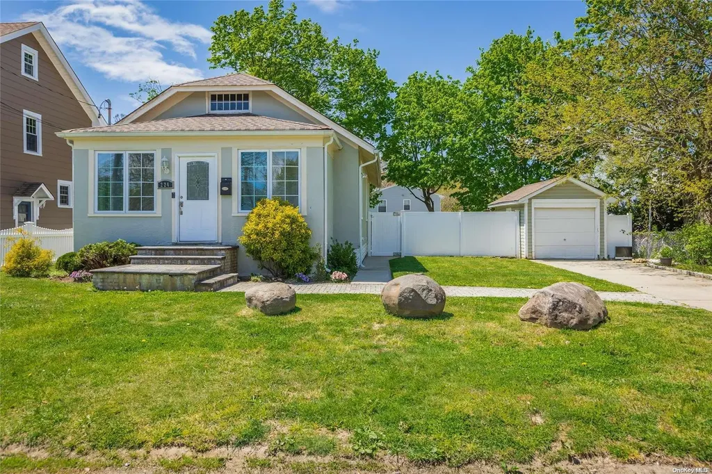 224 Litchfield Avenue Babylon NY 11702