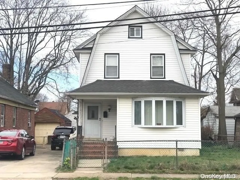 27 Garfield Place Hempstead NY 11550