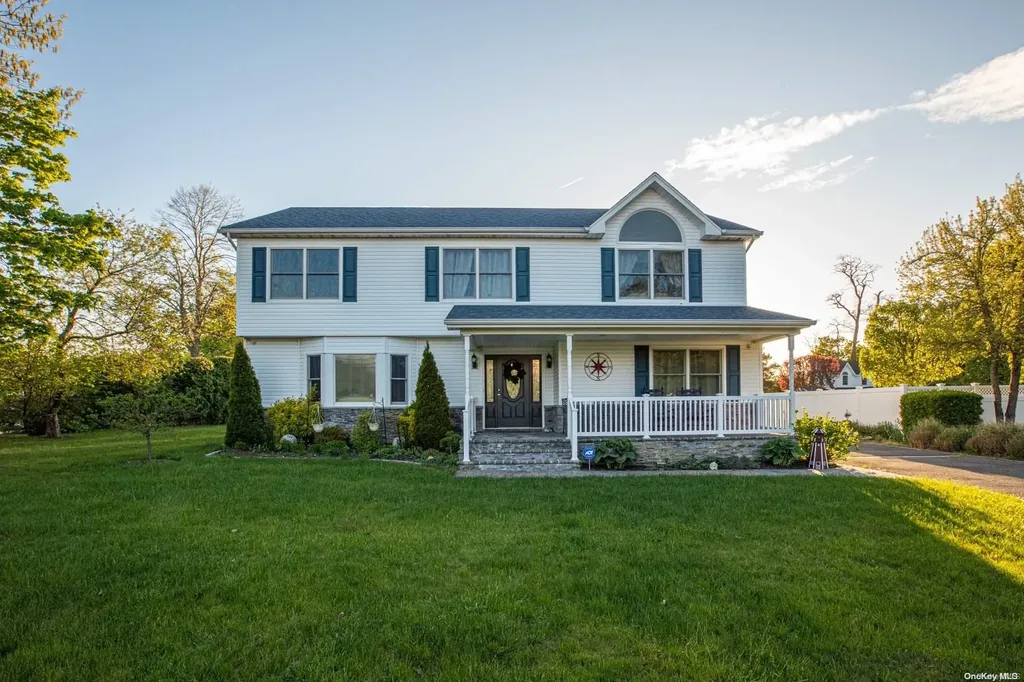 287 Clocks Boulevard Massapequa NY 11758