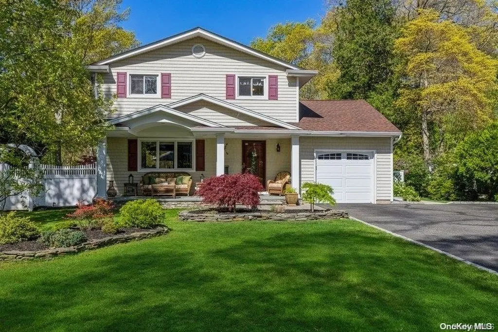 24 Winston Drive Smithtown NY 11787