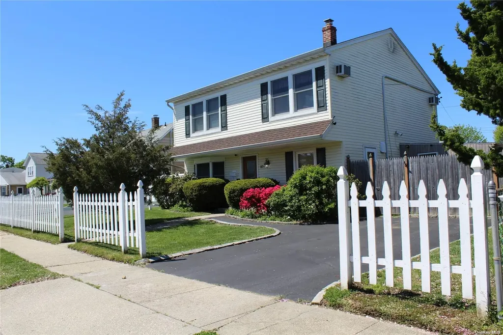 57 Forge Lane Levittown NY 11756