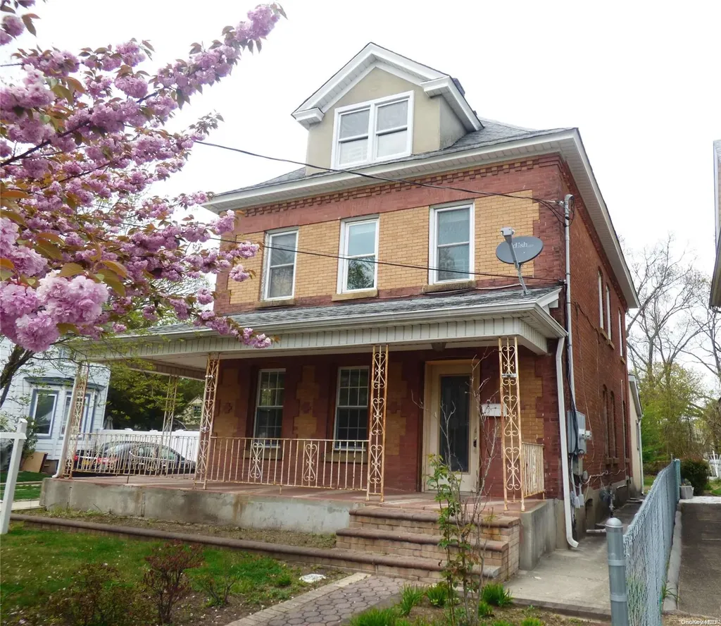 25 Jefferson Avenue Lynbrook NY 11563