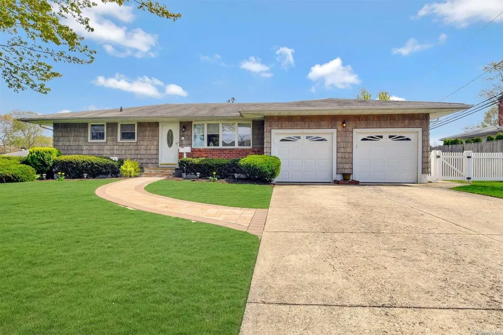 3 Simmons Drive East Islip NY 11730