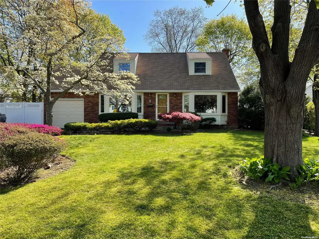 7 Carldon Road Commack NY 11725