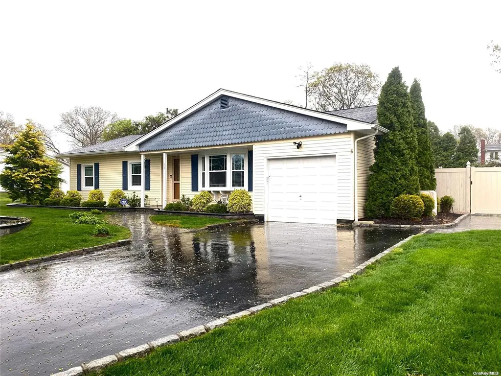 26 Hyde Lane Coram NY 11727