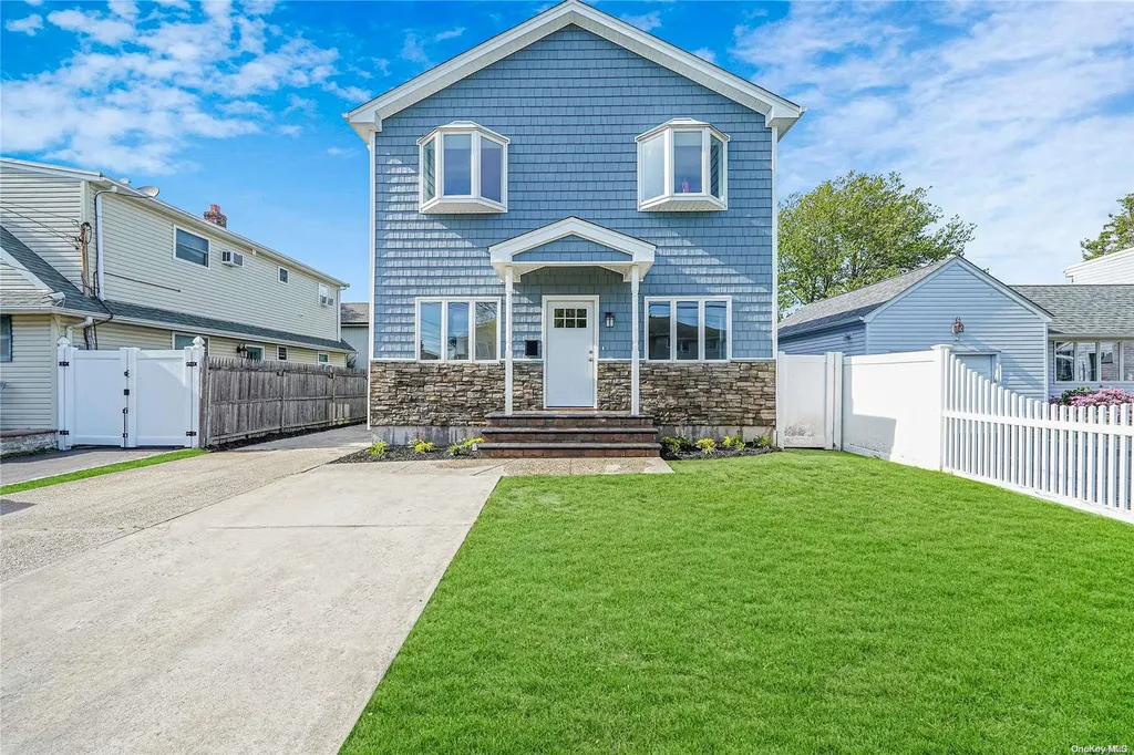 15 Tameling Avenue Babylon NY 11702