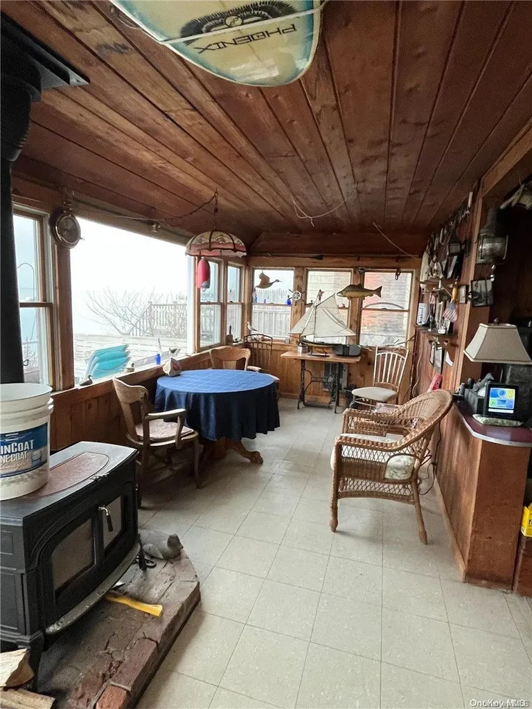 7 E End Walk Atlantique NY 11706