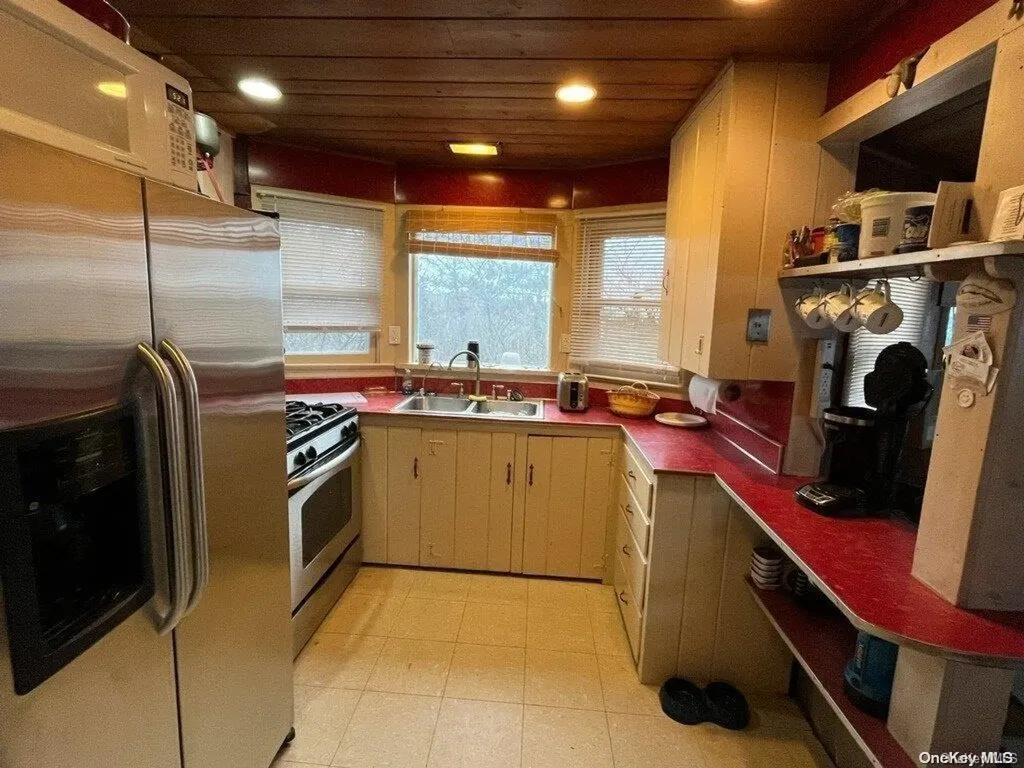 7 E End Walk Atlantique NY 11706
