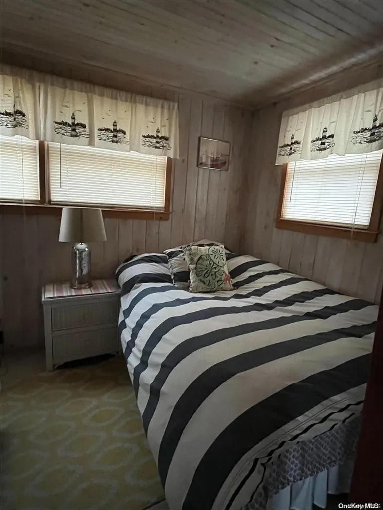 7 E End Walk Atlantique NY 11706