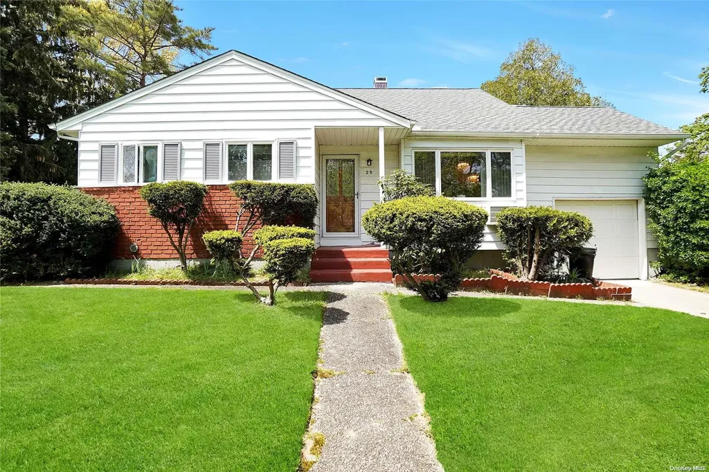 25 Oakside Road Smithtown NY 11787
