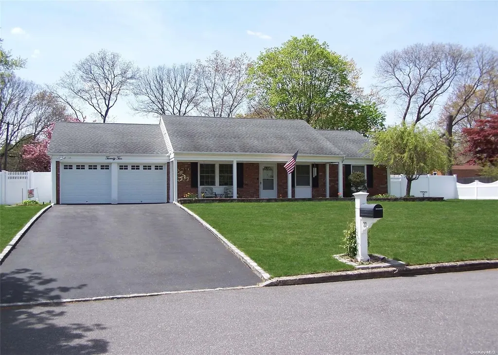 22 Willowood Lane Coram NY 11727